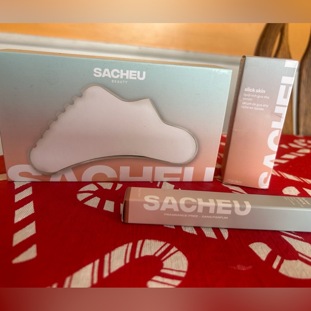 Sacheu Body Gua tool, Slick Skin and lip liner bundle